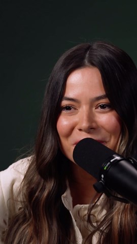 Miranda Cosgrove Sings “Kissin U” 15 Years Later ASMR Style