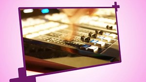 Mona FM a changé d'identité visuelle en fin d'année 2015 pour adopter un logo plus actuel et en phase avec son programme et sa ligne editoriale. | Mona FM