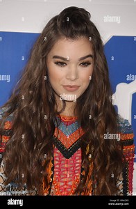 New York, New York, USA. 28th Aug, 2016. Singer/actress HAILEE STEINFELD attends the arrivals at the 2016 MTV Video Music Awards held at Madison Square Garden. Credit:  Nancy Kaszerman/ZUMA Wire/Alamy Live News Stock Photo - Alamy