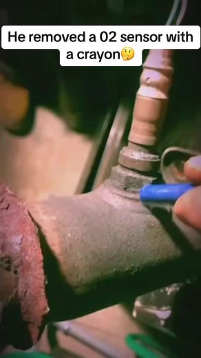 1.7M views · 7.2K reactions | Unexpected Hack: Using Crayons to Easily Remove Stuck Threads! #mechaniclife #mechanic #tipsandtricks #howto #diyprojects #DIYDad #toolsofthetrade #tricksofthetrade #crayons #craftsmanship #Crayola #crayoneater #whoknew | My Mobile Mechanic / Auto Repair & Brake Replacement. | Facebook