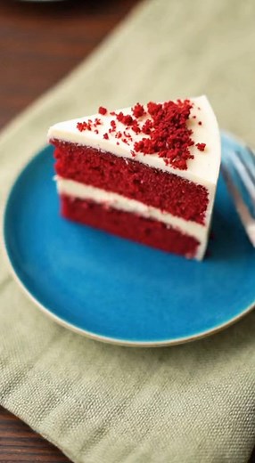 ❤️ Red Velvet Cake Delight ❤️ A classic Southern-style red velvet...