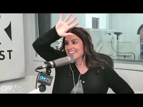 Sisanie Had a Peace Sign Mishap While Driving | On Air with Ryan Seacrest