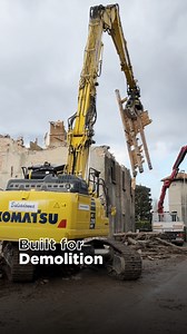 In Italy, the Komatsu PC210HLC excavator with the MB-G600 sorting grapple makes material handling faster, safer, and more efficient on demolition sites. 🚧 #MBcrusher #MBG600 #DemolitionSites #SortingGrapple #Komatsu | MB crusher - MB SpA