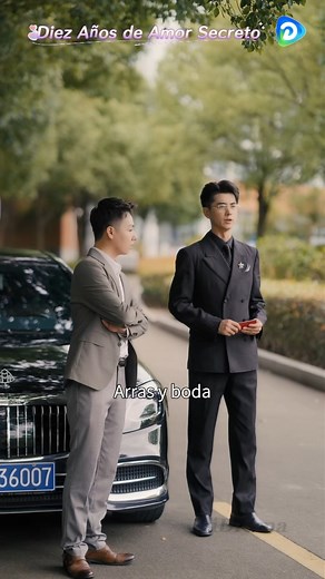 Ver más👉https://i.idrama.hk/s/EAqXtM 🎯¡Cásate conmigo! ¡Un amor planeado durante mucho tiempo! Bajo el testimonio de los medios, ¡el presidente le propuso matrimonio! 🔍Diez Años de Amor Secreto #iDrama #Cortometraje #TrendingCortas | IDrama - Ver películas y series en streaming