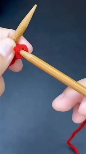 KNITTING FOR BEGINNERS Are you a complete beginner to knitting and wondering if it's possible to learn this amazing skill? The answer is a resounding yes! With these simple tips, you'll be well on your way to creating beautiful garments and accessories in no time. From the basics of crochet stitch to making a crochet granny square, we'll cover it all. If you're interested in crochet for beginners, you'll love this video. We'll also touch on how to make a crochet flower, a crochet bag, and other 