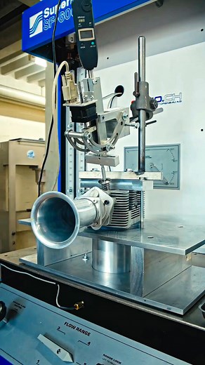 Here’s another insight into what happens with the engines from our backdating projects ⚙️ Today, we’re at the Flow Bench - an essential tool to measure and optimize the airflow in the Porsche cylinder heads💨 Bigger isn’t always better. In the past, many believed larger ports and valves meant more power. But precise measurements show that airflow dynamics are much more complex. If the flow doesn’t work properly, it separates, and the cylinder won’t fill efficiently - resulting in lost performanc