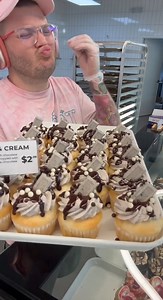 912K views · 10K reactions | Baking with Sass > Baking with Love 路‍♀️ #cakesofinstagram #desserttime #cakedesign #cakedecorating #SweetTreats | Trashyqweenz | Facebook