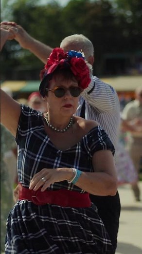 Swing, Style & Harmony | Elle & The Pocket Belles on the Main Stage