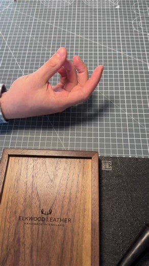 68 reactions | Hand-making a leather wallet 淋瑱 #leather #leathergoods #leatherwork #leathercraft #leatherwallet #handmade #madeinengland #wallet #cardholder #minimalism #minimalistwallet #fullgrainleather | Elkwood Leather | Facebook