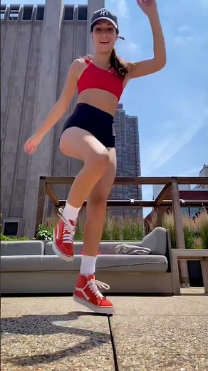 How to Shuffle Dance Tutorial 2022 🔥 Combo Shuffle Tutorial on a viral TikTok Song with Elena Cruz