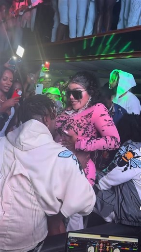 Stop Laughinn on Instagram: "You wanna be my main squeeze don’t ya? 🍑 #fyp #stoplaughinn #notfunny #funny"