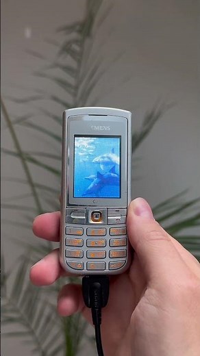 🔥 Siemens C75 vs M65 — the Siemens contrast of the 2000s