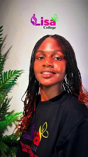 Angalia kazi ya mwanafunzi wetu 💇🏽‍♀️🔥 Hivi ndivyo tunavyobadilisha vipaji kuwa taaluma @lisa_college_ 🌟 JIFUNZE HAIR DRESSING KITAALAMU 📍 Tunapatikana: Kinyerezi Mwisho, Mbagala, Gongo la Mboto & Mwanza (Kishili) 🎁 HOSTEL BURE kwa wanafunzi wa mbali Ungependa kuwa mtaalamu wa hair dressing kama huyu? 💇🏽‍♀️ Karibu LISA COLLEGE — mahali ambapo kipaji chako kinageuka kuwa taaluma ✅ Ususi wa kisasa (braiding & styling) ✅ Hair styling za kisasa ✅ Mbinu bora za utunzaji wa nywele 📚 Mafunzo k