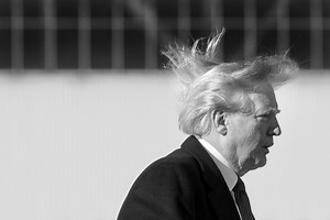 Watch: Donald Trump’s Hair Flaps in the Wind, Revealing His Scalp, and Real Hairstylists Share Their Expert Opinions on ‘Kimmel’