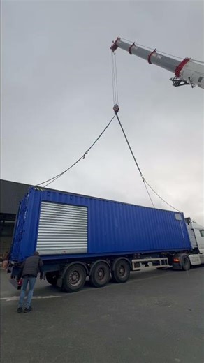 🚛🌧️ Chargement de container sous la pluie, rien n’arrête la logistique !