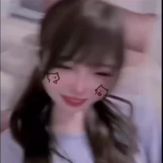 【悲報】みけねこ氏、加工が外れるハプニング人気歌い手“まふまふ”の元妻VTuber「みけねこ」配信中に“加工”が一瞬外れてしまったそう。それを、よりによって天敵の"ナギ様"に取り上げられ、拡散されてしまう。。。これは可哀想だろ