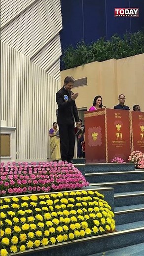 ⭐ Shah Rukh Khan Honored At The 71st National Film Awards | Bollywood King Moment