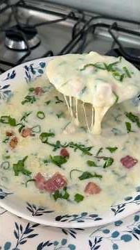 CREAMY POTATO SOUP WITH BACON