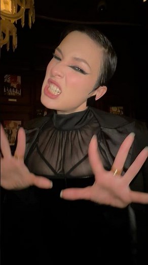 25 апреля мой новый мини-альбом увидит свет. Готовься — будет горячо 🔥 Не пропусти. #MARUV 💋