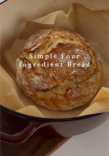 Early morning bread making sesh 🤎🥖 Here’s the recipe for a simple 4 ingredient bread that will make you swoon. I love it toasted with my favourite soup👌 NO KNEAD DUTCH OVEN BREAD ~ 3 cups of all purpose flour ~ 2 tsp kosher salt (not table salt) ~ 1/2 tsp dry active yeast ~ 1 1/2 cups lukewarm water ~ I always add 2 tbsps of chopped rosemary (you could add what you want) 🥖 Mix dry ingredients ~ add the rosemary with the flour mix 🥖 Add water and gently stir with a spoon to make into a ball 