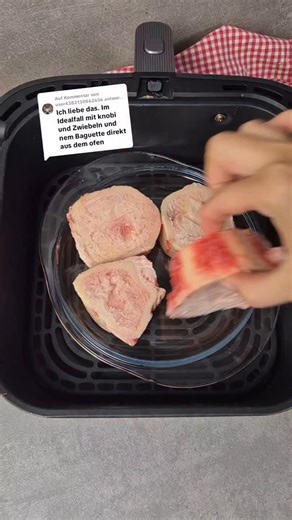 Claudia 📸 | Ich esse seit 2011 keto ✌️ on Instagram: "Werbung: Tolle Gewürze gibt es bei @spice_bar . Nutze den Code KETOLIEBE um 5 Euro zu sparen 👍 Heutiges Rezept im Airfryer. Es geht bisschen schneller als im Backofen. Kommt aber auch auf die dicke der Knochen an! So geht’s: Würzen mit Knobi, Paprika, Salz, Pfeffer 20–25 Minuten bei 180 Grad Airfryen. Schmeckt auf Brötchen aber auch zum Steak 😅 Zeig mir deine Knochen in den Kommentaren 👀🦴"