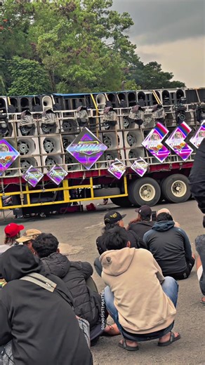 NGABUBURIT DGN CARRETA H PRO AUDIO🔥 @HPRO AUDIO Official @HR2-Pro_official @XSYS PRO AUDIO #hproaudio #hr2audio #soundsystemjawatimur #soundsystembattle #carretahpro
