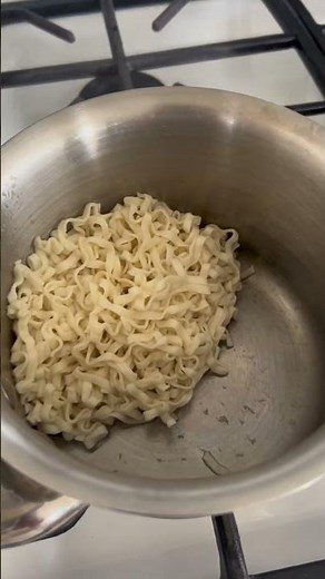 Making Hello Kitty A-SHA Dry Noodles