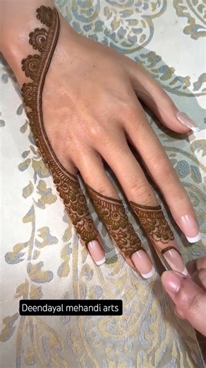 Cute back hand mehandi of#backhandmehndi #mehndi #mehndidesign #music #newsong #hennatutorial #art