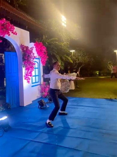 Roomba sangeet choreography