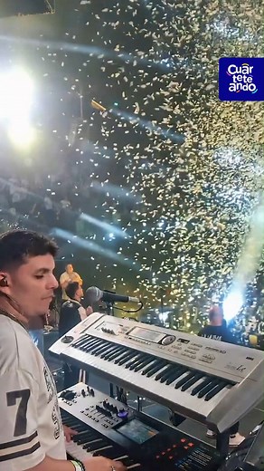97K views · 1.2K reactions | La lluvia de papelitos, enemigo natural de los músicos  朗 @qlokuracbaok pasó en una nueva oportunidad por el Movistar Arena y la romíó toda como ya es costumbre.  En sus redes @nelson.c_ok nos mostró un lado que no vemos del show, la batalla contra el papel picado. #Cuarteteando #QLokura #Nelson #Cordoba #Cuarteto | Cuarteteando - ElDoce.tv | Facebook