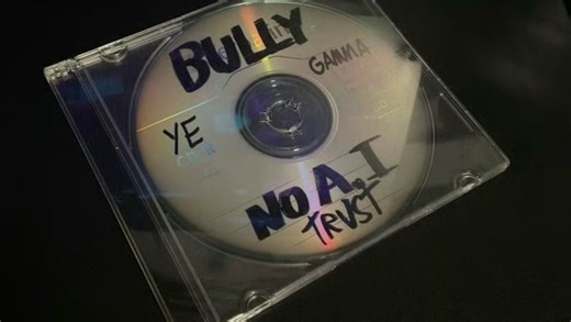有人已经收到了Ye《BULLY》的CD？展示了两段音频《This One Here》中的一段！