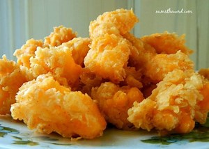 This non-alcoholic version of fried cheese curds is quick, easy and tasty! A hint of cayenne pepper with a crispy texture will become a new favorite of yours! Recipe: https://numstheword.com/crispy-fried-cheese-curds/ | Num's the word
