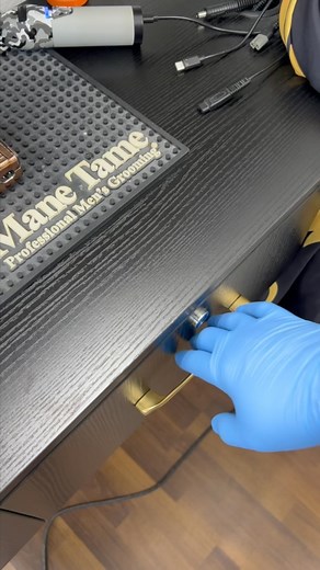 🧼Guide to Cleaning Your Barber Tools! ✂️💈🔍 Whether you’re a professional barber or just starting out, these tips will help you keep your equipment in top shape and your grooming game strong! 💪✨💬 Let me know how you clean your tools in the comments! Don’t forget to like and share for more barbering tips! #BarberTutorial #BarberTools #Haircut #BarberLife #CleaningTips #Hygiene #Grooming #Clippers #Scissors #Disinfection #BarberShop | Beto Mendez