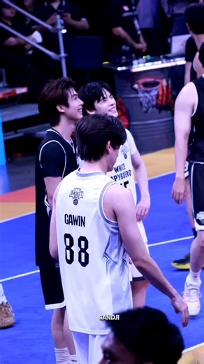 LMAOOO now i get it why teetee can't be a meter away from por every second because the minute pip is away from tee, men starts flocking to flirt with pip 😭😭😭3 FIGHT 3 x DMD#3Fight3BasketBoySS2