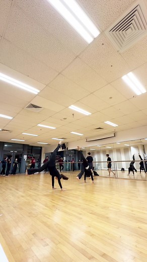 malay dancers do contemporary dance basics 😗