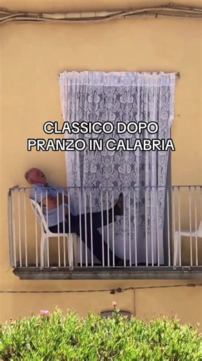 “Mi riposo gli occhi per 5 minuti” e passarono 3 ore 😂 nessuno resiste al pranzo della nonna calabrese ❤️ #calabria