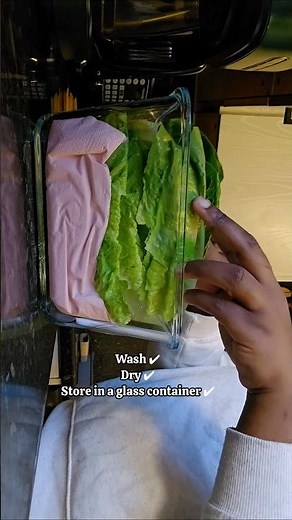 My Secret to Fresh Lettuce All Week 🥬. #mealprep #cookingtips