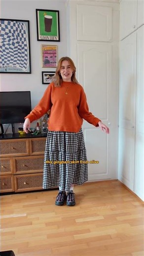 Styling my gingham skirt with this orange sweatshirt 🌟