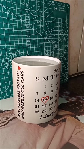 Calendar Magic Mug ❤️ Magic Cup – Custom Photo Mug☕❤️ | Magic Mug video🥳 Looking for a unique and meaningful gift? Our personalized magic mug changes colour when you pour hot water, revealing your favourite photo or message 🥺✨ This custom heat-changing mug is perfect for: • Birthday gifts 🎂 • Anniversary gifts 💕 • Couple gifts 🫶 • Best friend surprises 🥳 • Memorial / remembrance mugs 🕊️ • Kids & family photo mugs 👨‍👩‍👧 • “Best hubby” or “Best girlfriend” gifts ❤️ Printed with high-qual