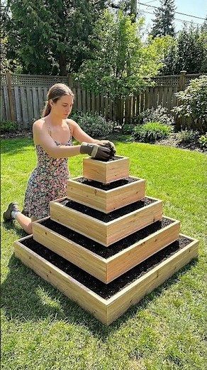 I Turned This Wooden Pyramid Into a Strawberry Tower 🍓
