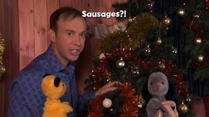 Does anybody need help with their Christmas tree...? ;) | The Sooty Show