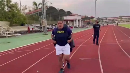 Module Learning : Special Ep. เมื่อ… ครูฝึกยิงปืนและ นายตำรวจฝ่ายปกครอง 1 ต้องมารวมทีมกัน และถูกมอบหมายให้ร่วมกันทำภารกิจ ผลเป็นประการใด ติดตามกันได้นะครับ “ทุกสถานที่ ทุกเวลา คือการเรียนรู้ของ นักเรียนนายร้อยตำรวจ” พลตำรวจโท เสนิต สำราญสำรวจกิจ ผู้บัญชาการโรงเรียนนายร้อยตำรวจ | โรงเรียนนายร้อยตำรวจ