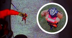 Dog fallen off cliff rescued by US Coast Guard in Oregon