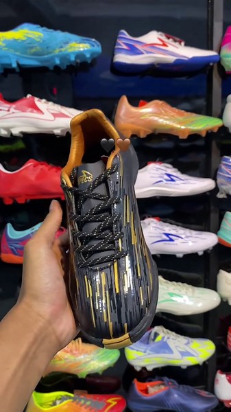 demii apa ls reborn black pale gold ready stock😛 #lightspeed #lightspeedreborn #specs #specsindonesia #specslightspeedreborn #sepatufutsal #futsal #futsalplayer #beranda #foryou #fyppppppppppppppppppppppp #fyp