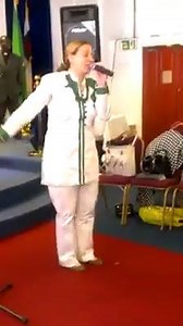 Viral Video: White lady singing Nigerian Yoruba worship songs. Did she nail it or not? | Pulse Nigeria