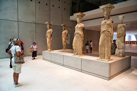 Five Caryatids Await the Return of Their Sister from the UK - GreekReporter.com