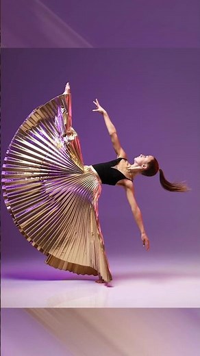 🇺🇦 Model poses for photoshoot📸 Rhythmic Gymnastics. Model Sonya