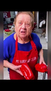 117K views · 2.5K reactions | Nonna Pia Roasts Peppers with her bare hands!奈𣏕 #nonnapia #roastedpeppers #madewithlove #handsarethebesttool #italian #thankyouforyoursupport | Nonna Pia | Facebook