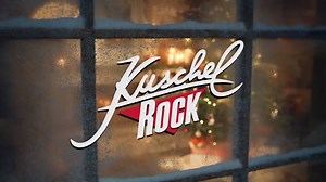🎄🤶🏻 Was auf keinen Fall am Weihnachtsabend fehlen darf? Die richtige Musik zum Kuscheln und Aufwärmen ❤️⛄️ mit der KuschelRock Christmas | Jetzt überall | Kuschelrock