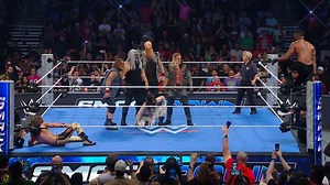 ILS SONT DE RETOUR!! 👀 #SmackDown | WWE France